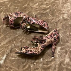 Snake skin peep toe pumps